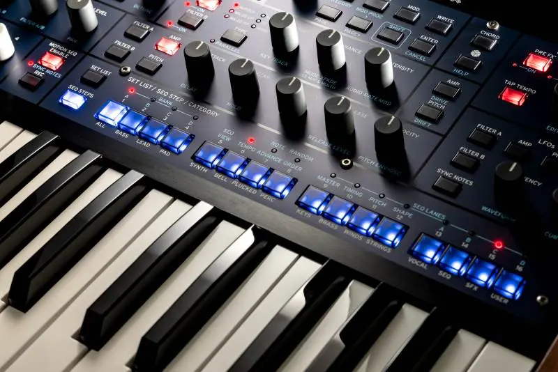 Korg multi/poly Analog Modeling Synthesizer 