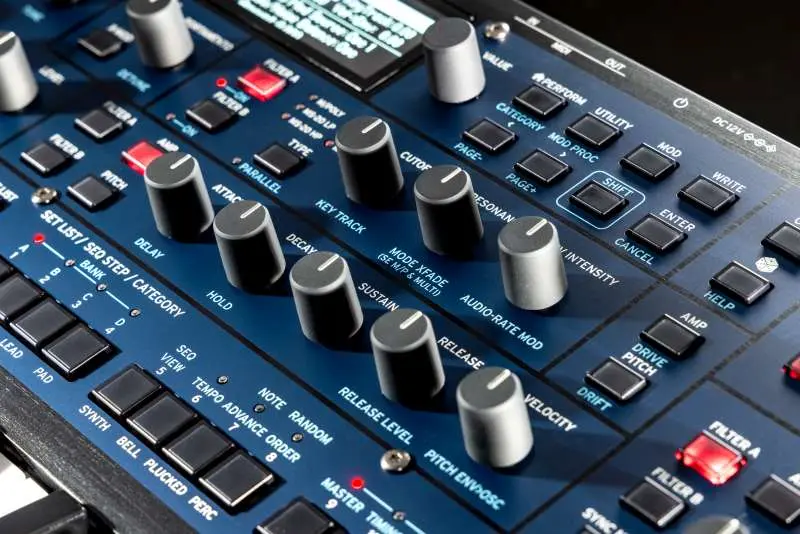 Korg multi/poly Analog Modeling Synthesizer 