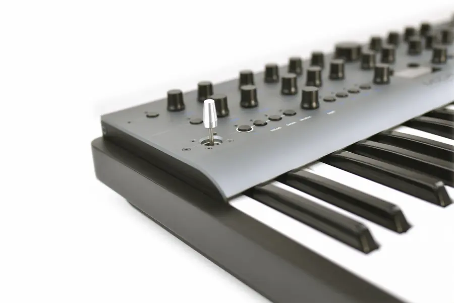 Modal Electronics Carbon8 