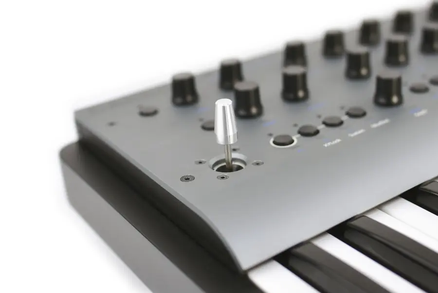 Modal Electronics Carbon8 
