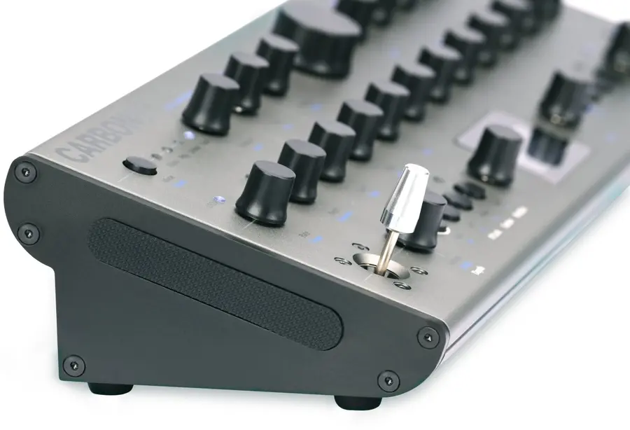 Modal Electronics Carbon8M 