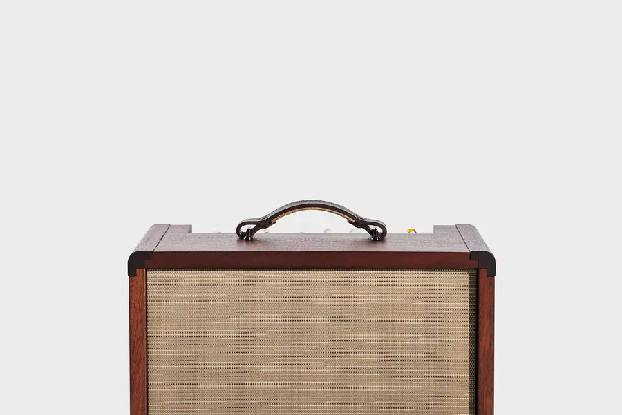Taylor Circa 74 AV150-10 Amp w/stand Mahogany 