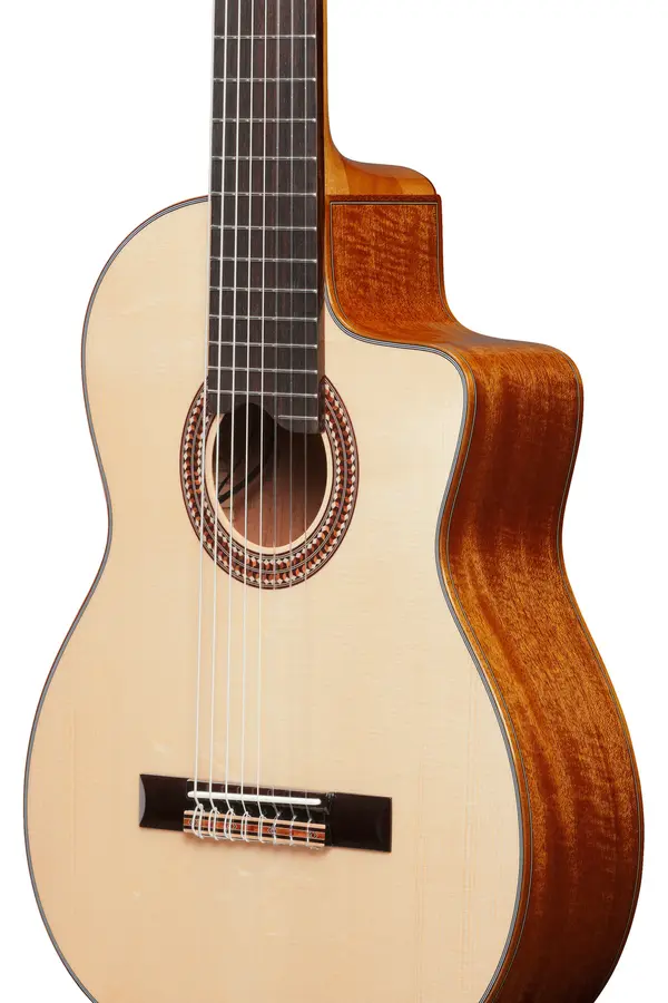 Ibanez GA3008CE-NT Klassisk gitar med mik., 8-strenger 