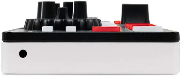 Numark Mixtrack Go - DJ Controller 