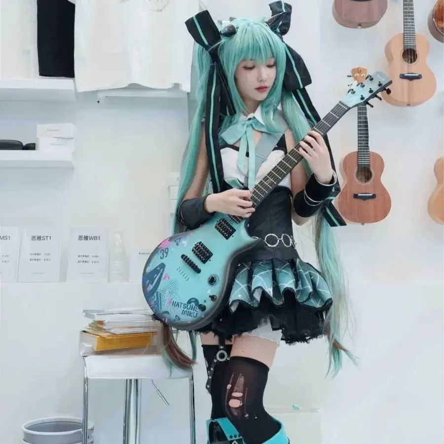 Enya Nova Go Sonic Hatsune Miku el-gitar 