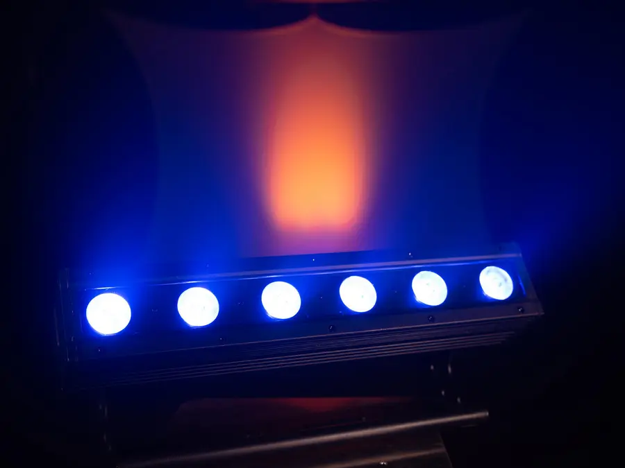 Eurolite Akku IP Bar-6 Entry QCL Weatherproof IP65 6x8W RGBW LED Strip 