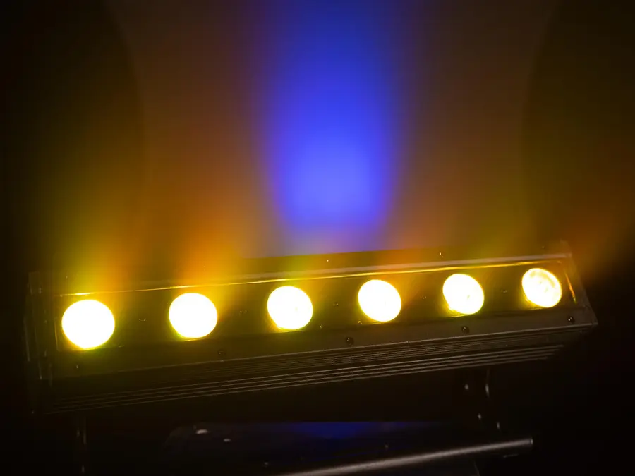 Eurolite Akku IP Bar-6 Entry QCL Weatherproof IP65 6x8W RGBW LED Strip 