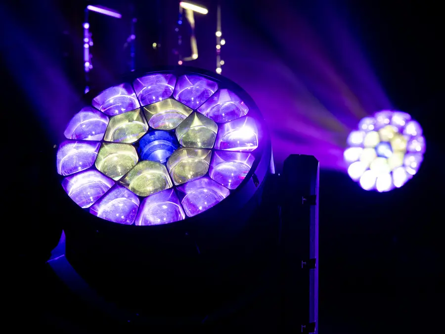 Eurolite LED IP TMH-H760 Wash Effect Weatherproof IP65 19x 40W Zoom 